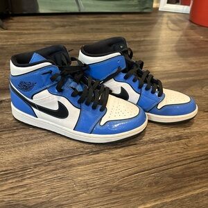 Jordan 1 mid “signal blue” *worn once*